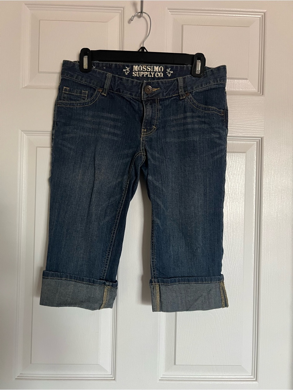 Mossimo Supply Co. Women’s Dark Blue Denim Capri Jeans